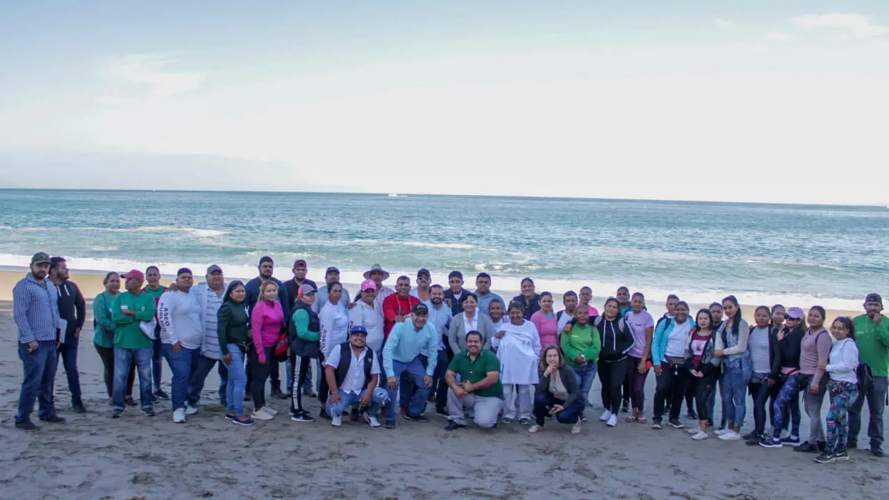 Servidores públicos y regidores en evento